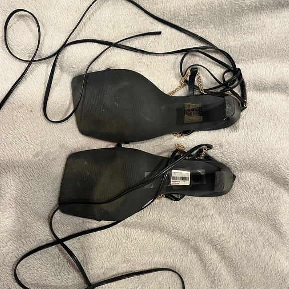 Black heels - Picture 2 of 4